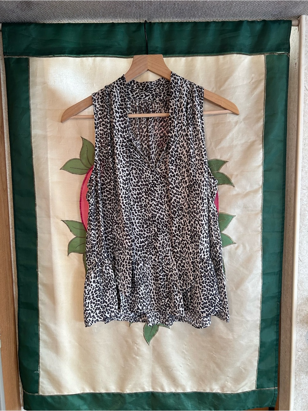 Sleeveless V-Neck Cheetah Print Top - Black & White